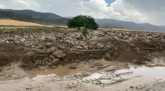 Etkili sağanak Şereflikoçhisar-Aksaray kara yolunda ulaşımı aksattı