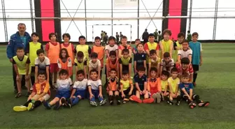 Ihlamurkentspor ile Global Spor dostluk maçında karşı karşıya geldiler
