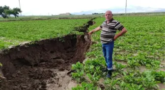 Kayseri'de şiddetli yağmur, ekili arazide 2,5 kilometre yarık oluşturdu