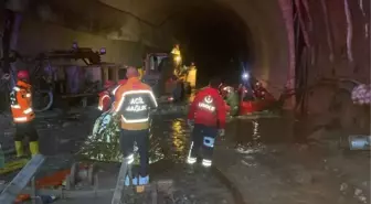 Niğde'de sel nedeniyle yol çöktü, heyelan meydana geldi (3)