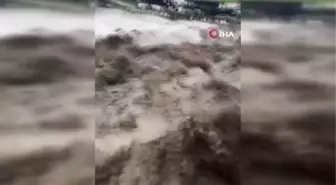 Ordu'da sağanak yağış sele dönüştü, o anlar böyle görüntülendi