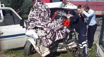 Aydın'da otomobil ve tıra çarpan kamyonetin sürücüsü öldü