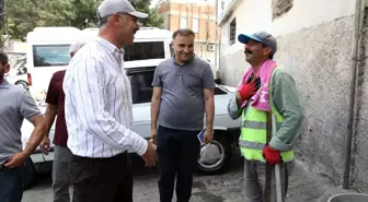 Başkanı gören mahalleli ortopedik hasta yatağı istedi
