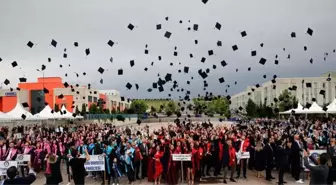 ÇAKÜ'de mezuniyet coşkusu sürüyor