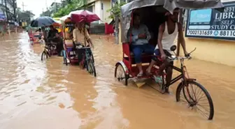 Hindistan'ın Assam Eyaletinde Sel Yaşamı Olumsuz Etkiledi