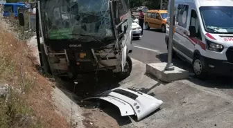 Muğla'da yolcu otobüsü ile tırın çarpıştığı kazada 3 kişi yaralandı