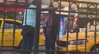 Beyoğlu'nda bulvara çıkan kadın trafiği durdurdu