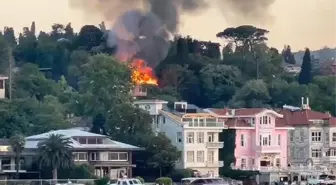 İstanbul'da ahşap köşkte yangın! Alevler diğer yakadan da görüldü