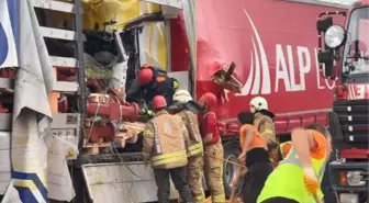 Beykoz'da iki TIR'ın çarpıştığı kazada bir kişi öldü