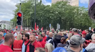 Brüksel'de yaklaşık 80 bin kişi hayat pahalılığını protesto etti