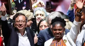 Gustavo Petro: Kolombiya'nın ilk solcu lideri olmaya yaklaşan eski gerilla