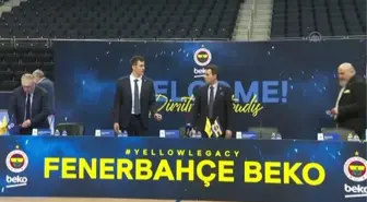 Fenerbahçe Beko'da başantrenörlüğe getirilen Itoudis için imza töreni düzenlendi