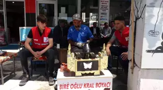 Kızılay ekibinden ayakkabı boyacısına sürpriz