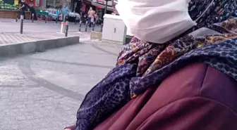 Üsküdar'da korkunç kaza! Minibüs durakta durmayınca yolun karşısına geçmeye çalışan yaşlı kadın, aracın altında kalarak yaşamını yitirdi