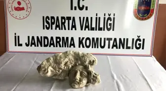 Isparta'da 3'üncü yüzyıla ait Medusa Başı heykeli ele geçirildi