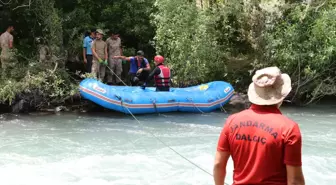 Müküs Çayı'nda kaybolan hemşireyi 140 kişilik ekip arıyor