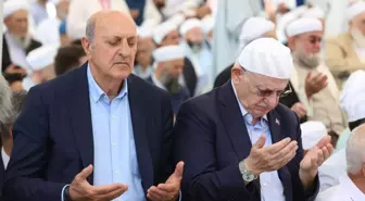 CHP'li vekil İlhan Kesici'nin Mahmut Ustaosmanoğlu'nun cenazesine katılması sosyal medyayı ikiye böldü