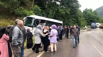 Son dakika haberleri | Ordu'da midibüs ile kamyon çarpıştı: 3 yaralı