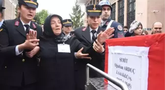 Son dakika haberi: Şehit oğlunu asker selamıyla uğurlayan anne: Hakkımı sana helal ettim