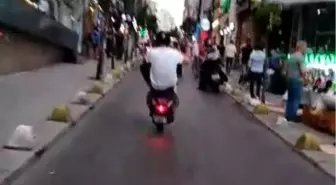 Şişli'de kazaya davetiye çıkaran motosikletli kamerada