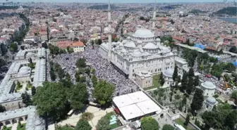 Son dakika haberleri! Ustaosmanoğlu'nun cenazesi; Fatih Camii'ndeki yoğunluk havadan görüntülendi