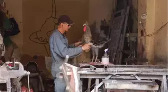 Faslı görsel sanatçı demir atıklarını sanat eserine çeviriyor