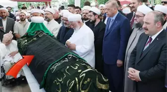 Mahmut Ustaosmanoğlu'nun tabutunun üzerindeki siyah örtünün sırrı çözüldü! Kabe'den getirilmiş