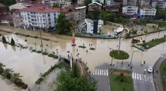 Bartın'da sağanak; yollar göle döndü, evleri su bastı (2)