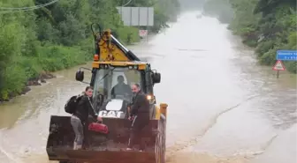 Bartın'da sağanak; yollar göle döndü, evleri su bastı (6)