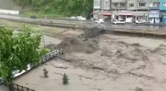 İçişleri Bakanlığı: Kastamonu'da Sel Nedeniyle Evinde Mahsur Kalan Felçli Mustafa Çelik Kurtarıldı