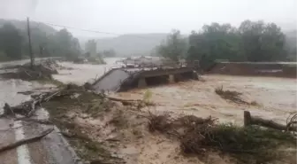 Bolu'da sağanak nedeniyle 2 köprü yıkıldı, bazı evleri su bastı