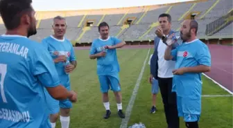 Veteran futbolculardan anlamlı maç