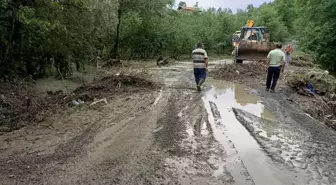 Zonguldak'ta sağanak nedeniyle köy yollarında heyelan yaşandı