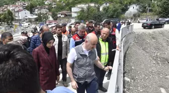 Bakan Karaismailoğlu geçen sene selde yıkılan köprüyü inceledi