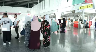 Kosova ve Arnavutluk'tan hac kafileleri kutsal topraklara uğurlandı