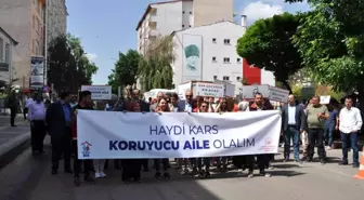 Kars'ta, 'Koruyucu Aile' farkındalık yürüyüşü