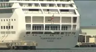 Cruise gemisi Alaska'da buzdağına çarptı, o anlar kamerada