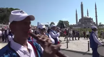 Kırkpınar'ın önemli ritüellerinden 'ağa karşılaması' davul zurna eşliğinde gerçekleştirildi