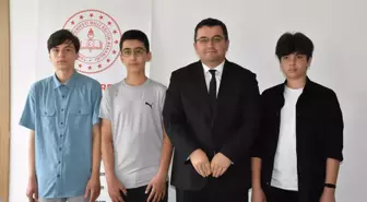 LGS sınavından tam puan alan öğrenciler, başarılarını düzenli çalışmaya bağlıyor