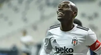 39 yaşındaki Kanalı futbolcu Atiba Hutchinson, Beşiktaş ile 1 yıllık yeni sözleşme imzaladı