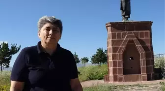 Female commander of Azerbaijan Shirinova visited the grave of Nene Hatun