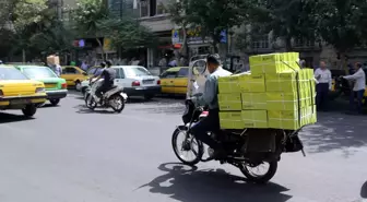 İran'da motosiklet sürücüleri taşımacılık sektörüne yeni boyut kazandırdı