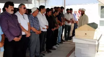 Son dakika haberi! KIRKLARELİ'DEKİ OTOBÜS KAZASINDA ÖLEN 5 YAŞINDAKİ BERAT, TOPRAĞA VERİLDİ