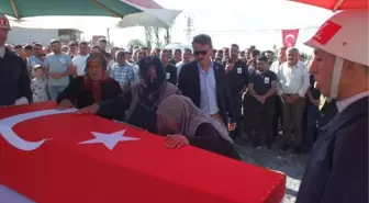 Otobüs kazasında yaşamını yitiren sözleşmeli er toprağa verildi