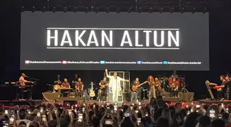 Şarkıcı Hakan Altun Kuruçeşme Açıkhava'da sahne aldı