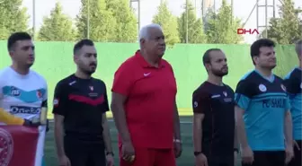 SPOR Sağlık çalışanları, futbol turnuvasında kıyasıya mücadele etti