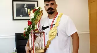 Başpehlivan Şimşek: Altın kemerin ebedi sahibi olmak için söz veriyorum