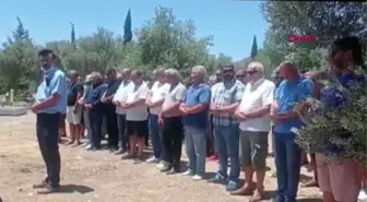CENAZEDE, ÖLDÜRÜLEN OĞLUNUN MEZARINA ELLERİYLE TOPRAK ATTI