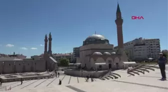 'GÜNEŞTEN D VİTAMİNİ ALMAK İÇİN YARIM SAAT YETERLİ'