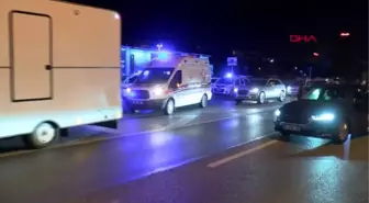 İSTANBUL-ÇEKMEKÖY'DE DAMPERİ AÇILAN TIR ÜST GEÇİDE ÇARPTI